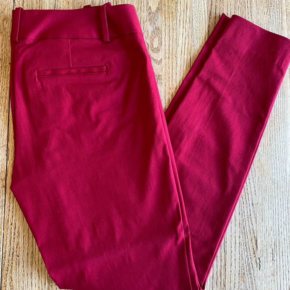 The Limited Exact Stretch Pants. Red. Size 4.